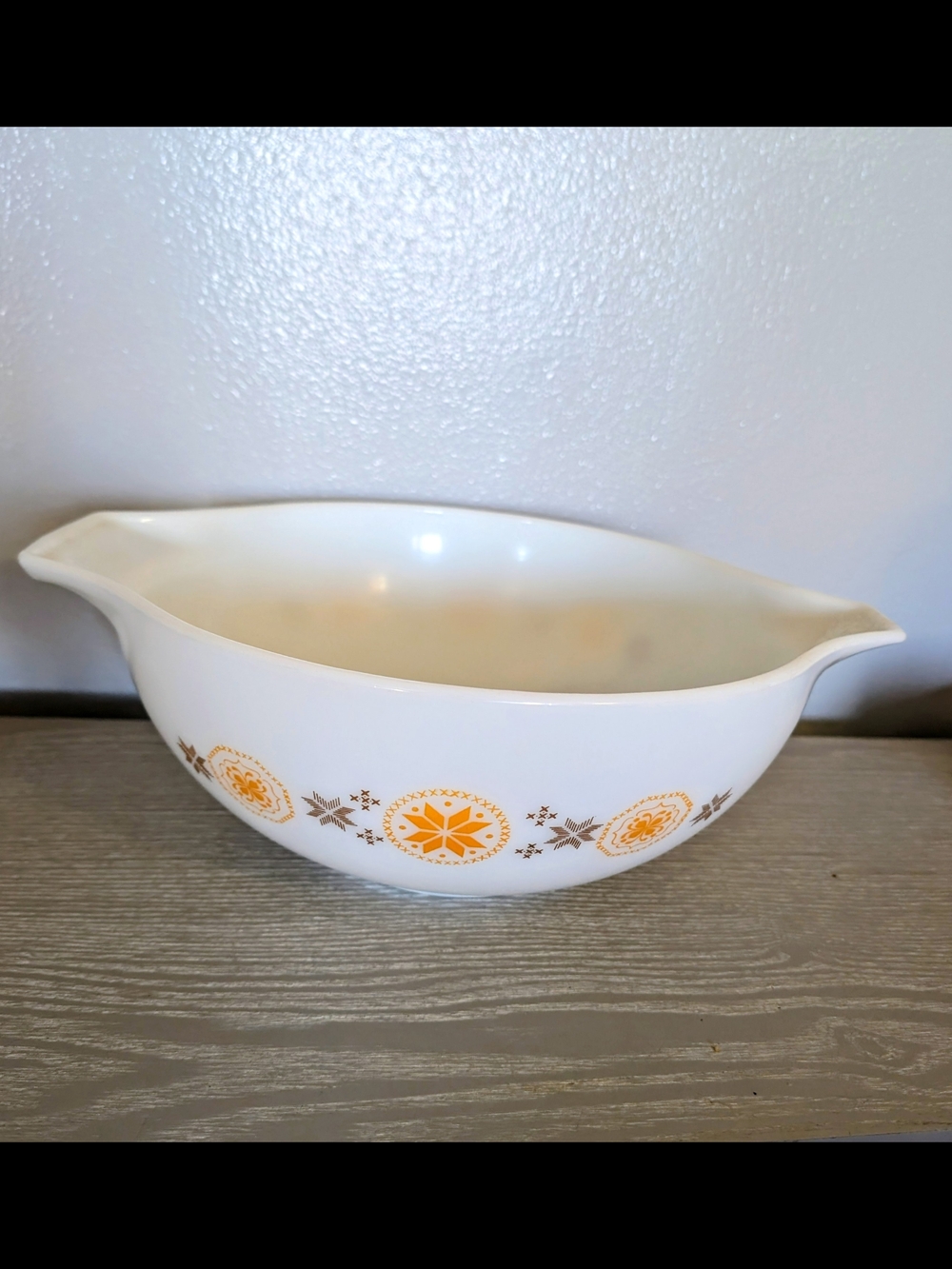Vintage Pyrex Town & Country Cinderella mixing bowl